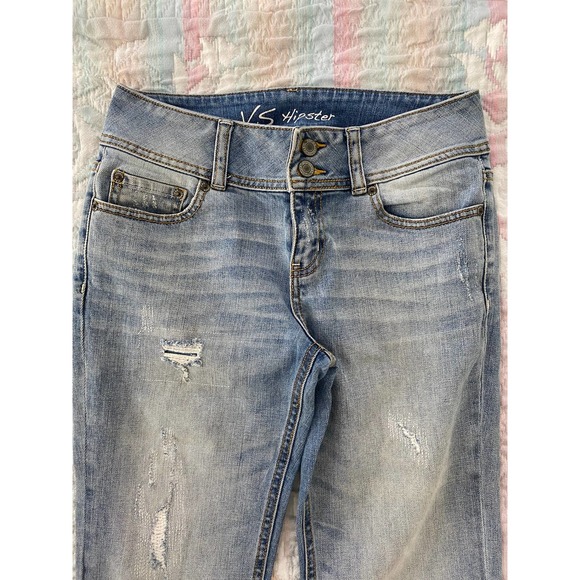 Light Wash VS Hipster Distressed Capri Jeans - Picture 2 of 8